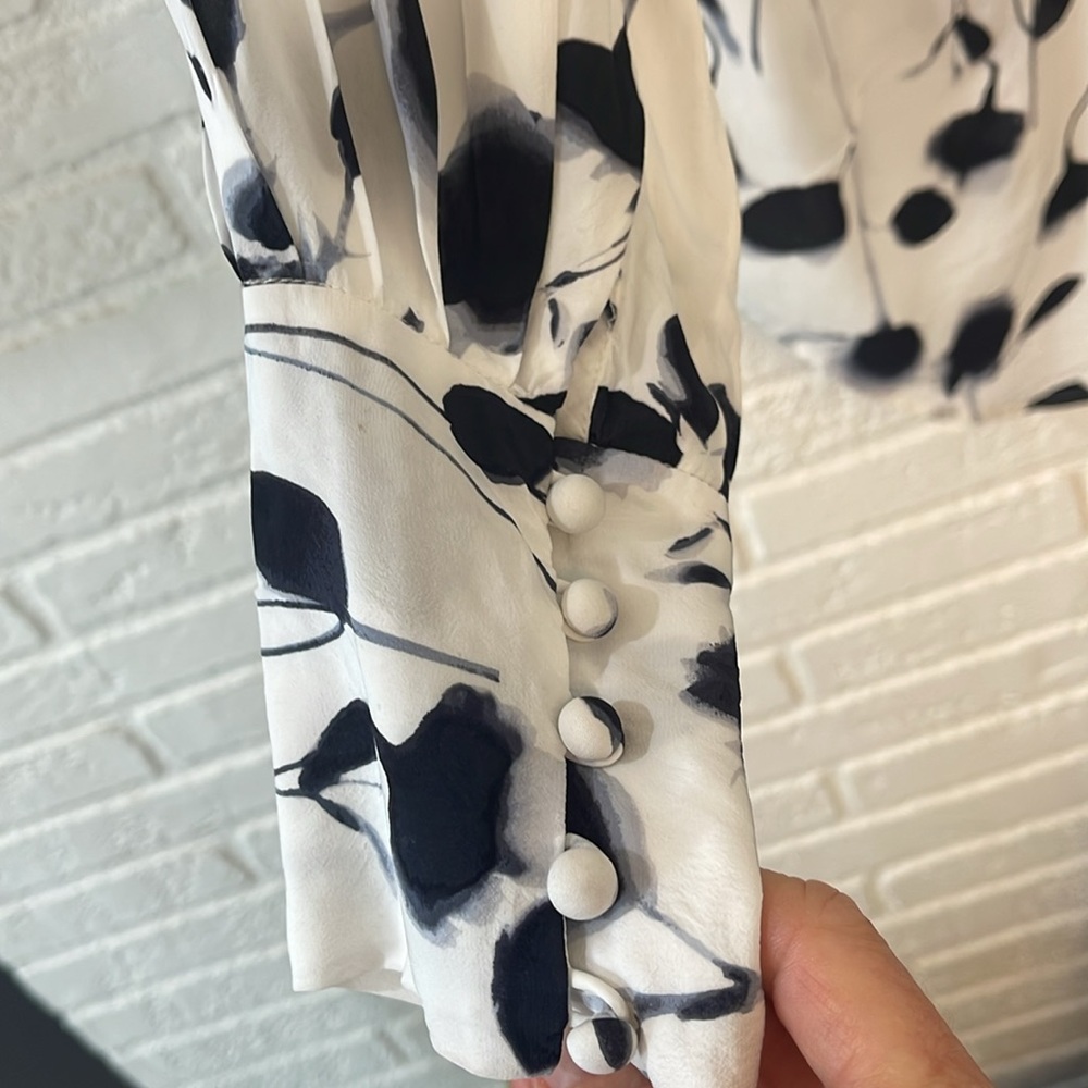 Equipment Button Down Blouse Size Medium - image 4